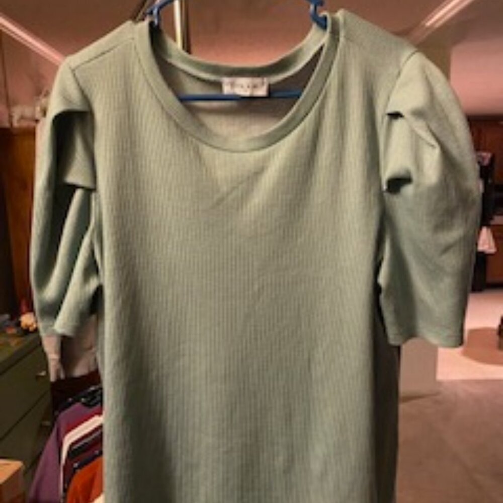 1X  Size women's elbow/sleeve length shirt Gilli brand